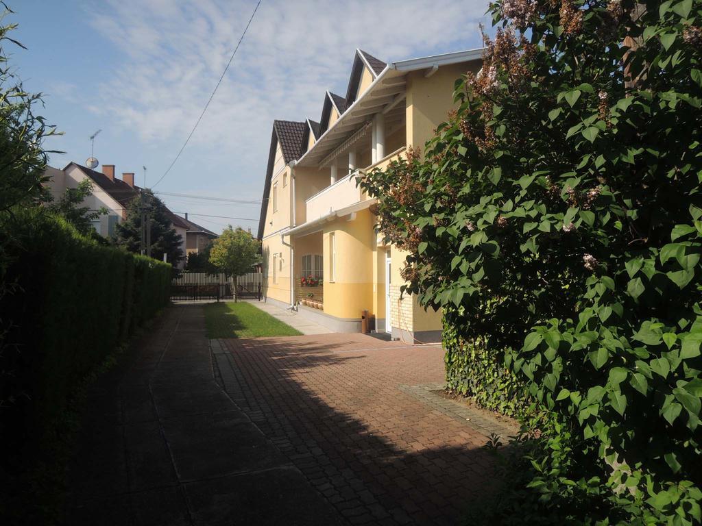 Panzió STATUS Hajduszoboszlo Exterior foto