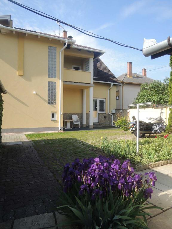 Panzió STATUS Hajduszoboszlo Exterior foto