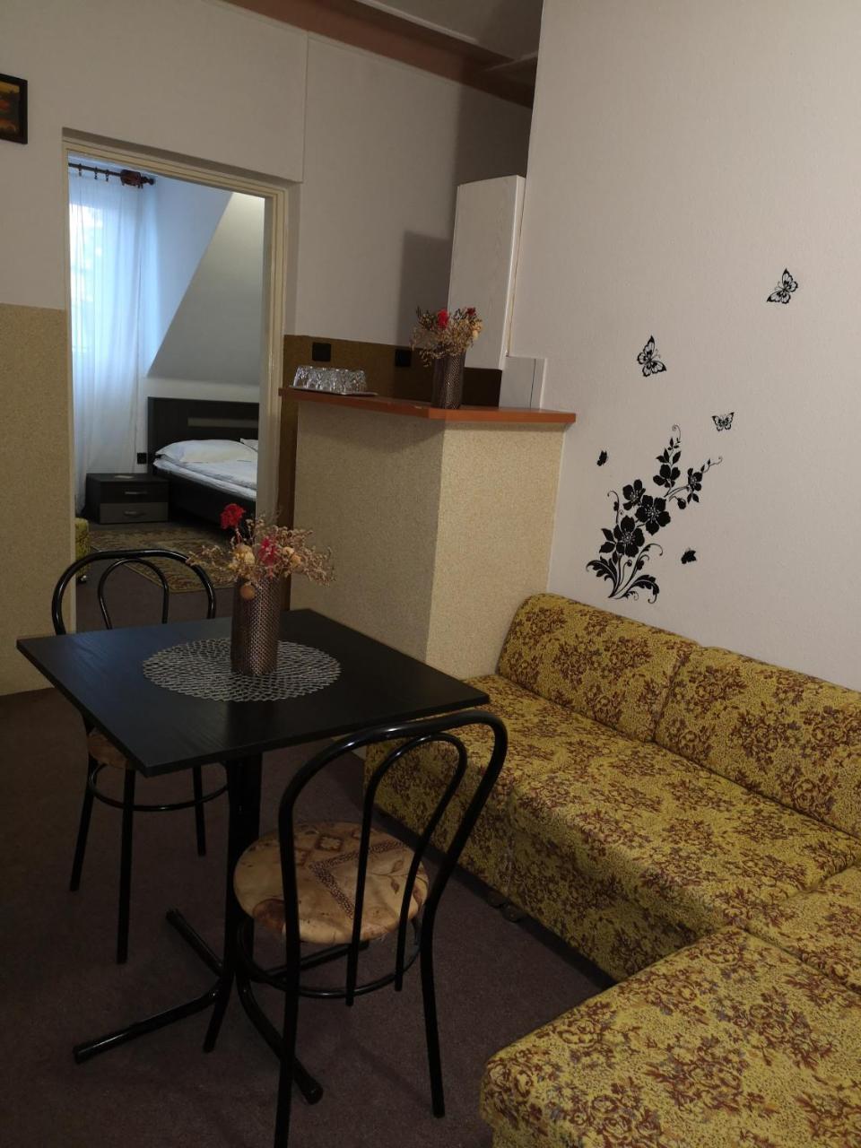 Panzió STATUS Hajduszoboszlo Exterior foto